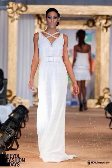 75285_370643423028489_725719435_n