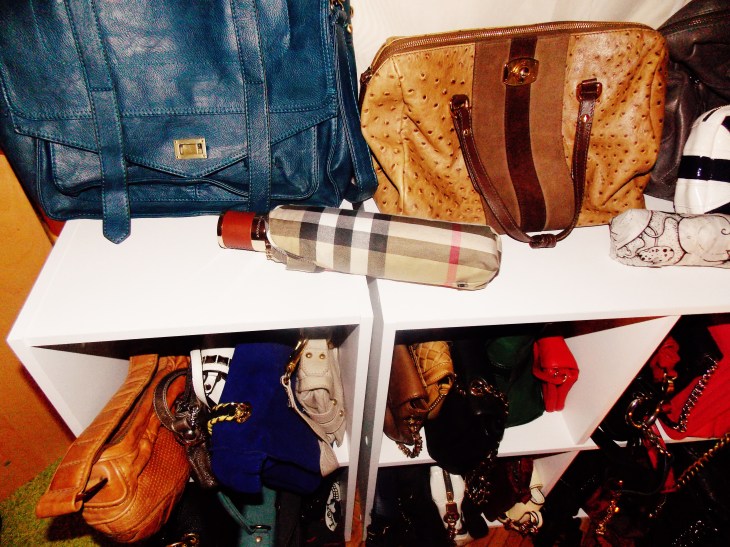 Enfin trouvé des casiers où ranger tous mes sacs ou presque !Chez Les 3Suisses