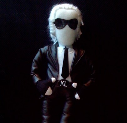 1321369312karl-poupee-tt-width-406-height-395-attachment_id-39191-crop-1