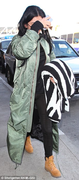 2597A83E00000578-0-image-a-31_1423736129910