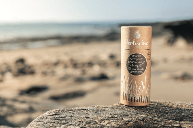 POUDRE NETTOYANTE POUR LE VISAGE PERLUCINE